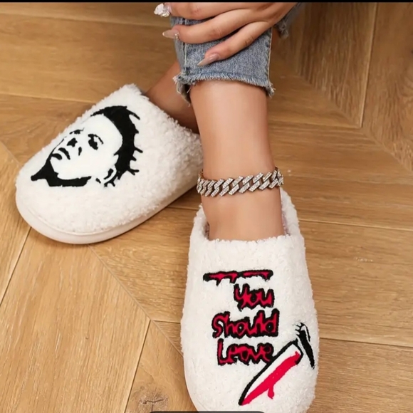 Michael Myers embroidered slippers - Picture 2 of 10